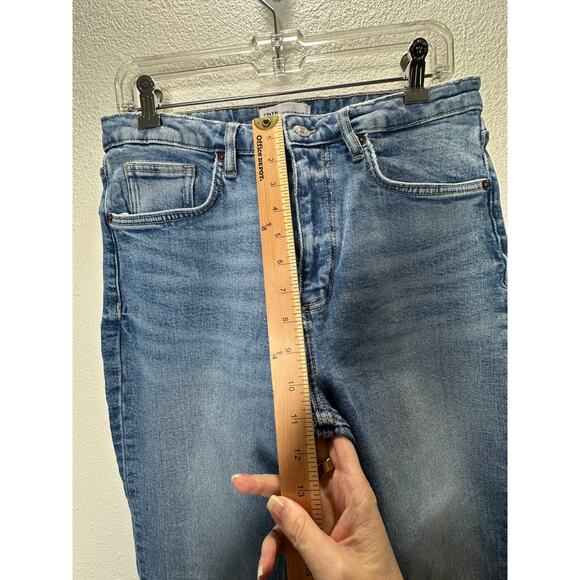 Zara Medium Light Wash Whiskered Raw Hem Mini Flare Leg Midrise Crop Jean 10 - Picture 11 of 12